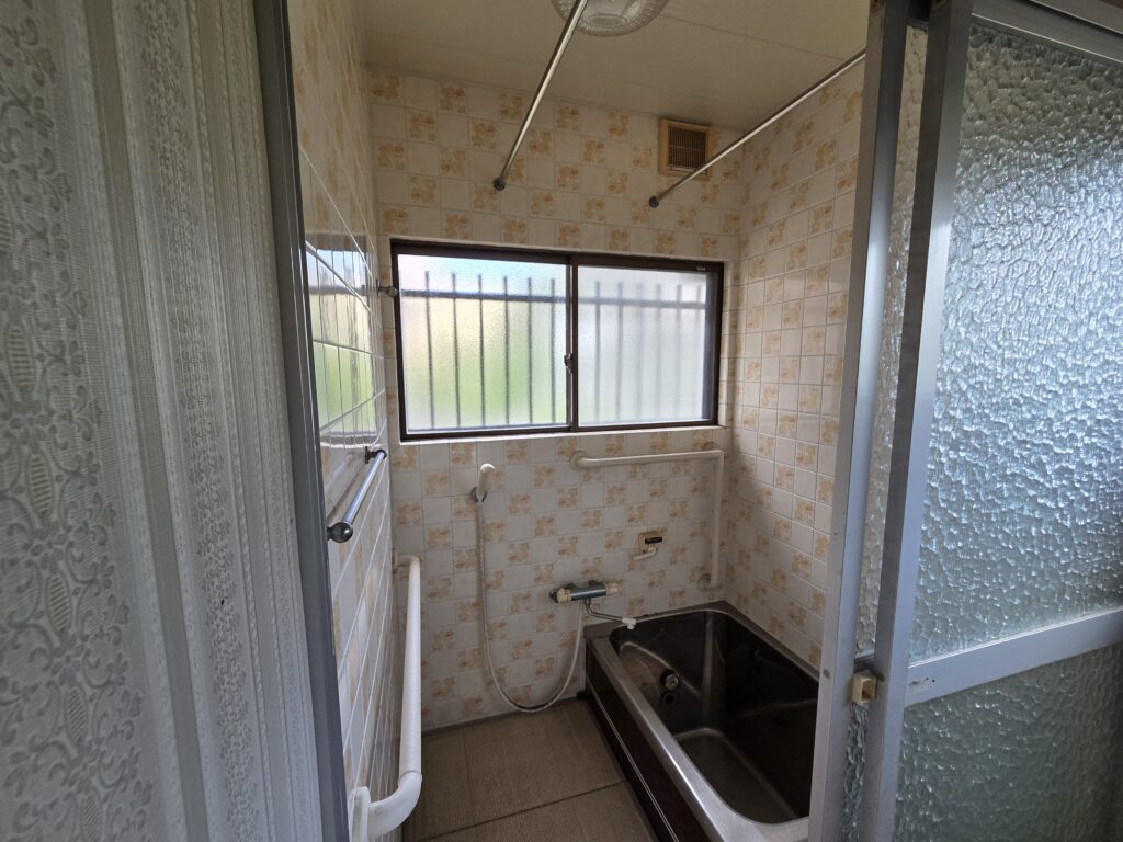 タイル浴室の施工前