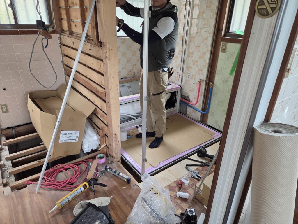 システムバスの施工中